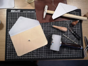 outils-de-fabrication-accessoire-cuir